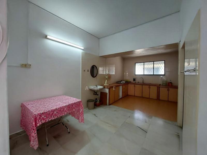 2-storey Terraced House for Sale in Taman Pengkalan Barat (Ipoh) - Amie Chong - Kitchen - PropertyGuru.com.my