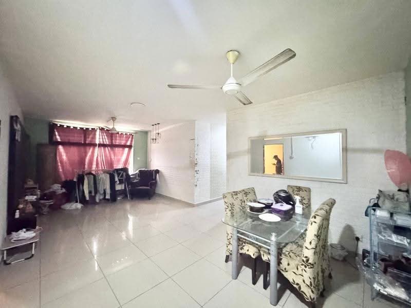 Pangsapuri untuk Dijual di Larai Apartment Presint 6 @ Putrajaya - Azli Ibrahim - Living Room - PropertyGuru.com.my