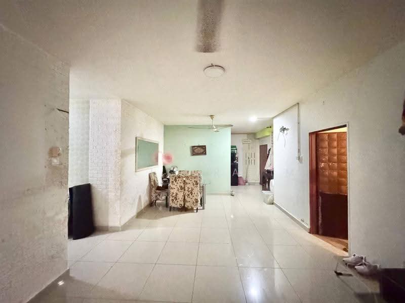 Pangsapuri untuk Dijual di Larai Apartment Presint 6 @ Putrajaya - Azli Ibrahim - Living Room - PropertyGuru.com.my