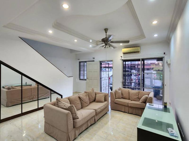 Rumah Teres 2-Tingkat untuk Dijual di Taman Setia Indah (Tebrau) - Gemma Wong - Living Room - PropertyGuru.com.my