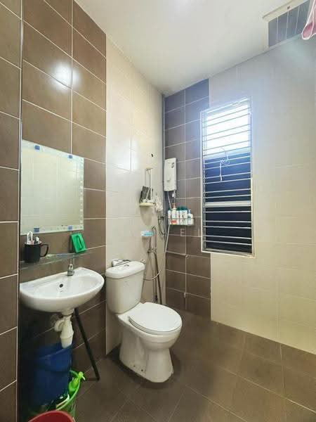 Rumah Teres 2-Tingkat untuk Dijual di Taman Gaya (Ulu Tiram) - Daniel Yong - Bathroom - PropertyGuru.com.my