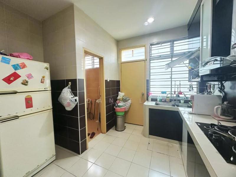 Rumah Teres 2-Tingkat untuk Dijual di Taman Gaya (Ulu Tiram) - Daniel Yong - Kitchen - PropertyGuru.com.my