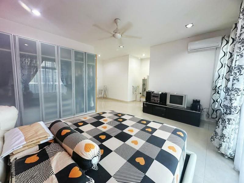 Rumah Teres 2-Tingkat untuk Dijual di Taman Gaya (Ulu Tiram) - Daniel Yong - Bedroom - PropertyGuru.com.my