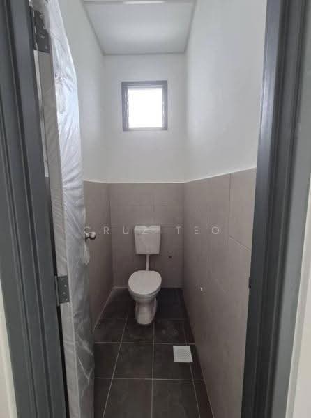Shop / Office for Rent in Dengkil (Selangor) - CRUZ TEO - Bathroom - PropertyGuru.com.my