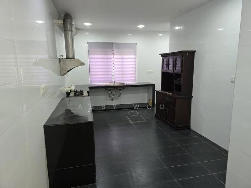 Rumah Teres 2-Tingkat untuk Disewa di Bandar Bukit Raja (Klang) - Abby Woo - Kitchen - PropertyGuru.com.my