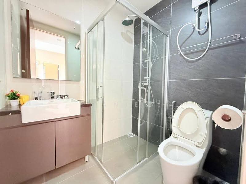 Condominium for Sale at Royal Strand @ Country Garden Danga Bay - Daniel Yong - Bathroom - PropertyGuru.com.my