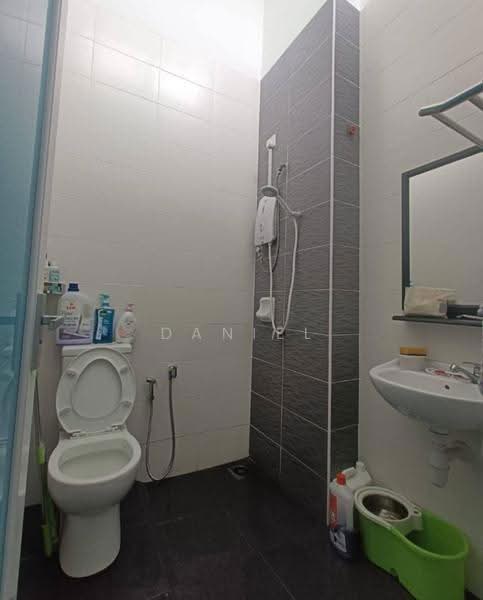 2-storey Terraced House for Sale in Taman Eco Cascadia (Tebrau) - Daniel Yong - Bathroom - PropertyGuru.com.my