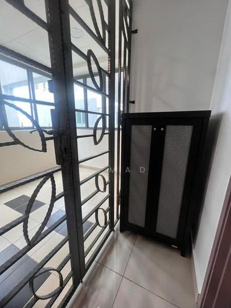 Kediaman Servis untuk Dijual di D'Alamanda - Ahmad Firdaus Mahmod - Entrance - PropertyGuru.com.my