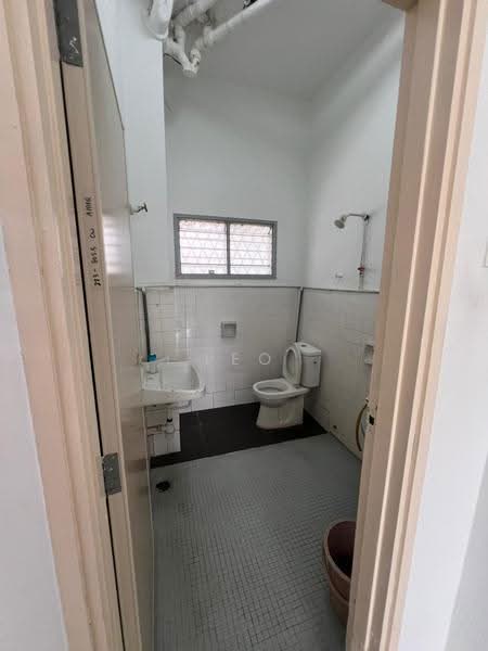 Rumah Teres 2-Tingkat untuk Disewa di Taman Bukit Serdang (Seri Kembangan) - Leo Koh - Bathroom - PropertyGuru.com.my