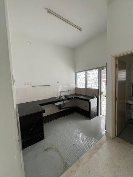 Rumah Teres 2-Tingkat untuk Disewa di Taman Bukit Serdang (Seri Kembangan) - Leo Koh - Kitchen - PropertyGuru.com.my
