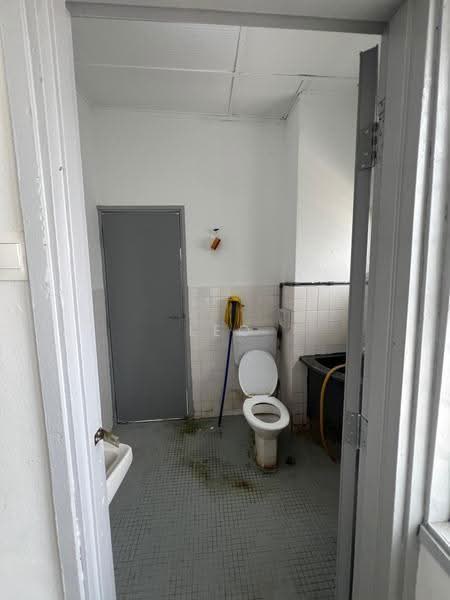 Rumah Teres 2-Tingkat untuk Disewa di Taman Bukit Serdang (Seri Kembangan) - Leo Koh - Bathroom - PropertyGuru.com.my