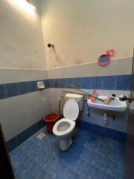 Rumah Teres 1-Tingkat untuk Dijual di Taman Bestari Indah (Ulu Tiram) - M Aidil - Bathroom - PropertyGuru.com.my