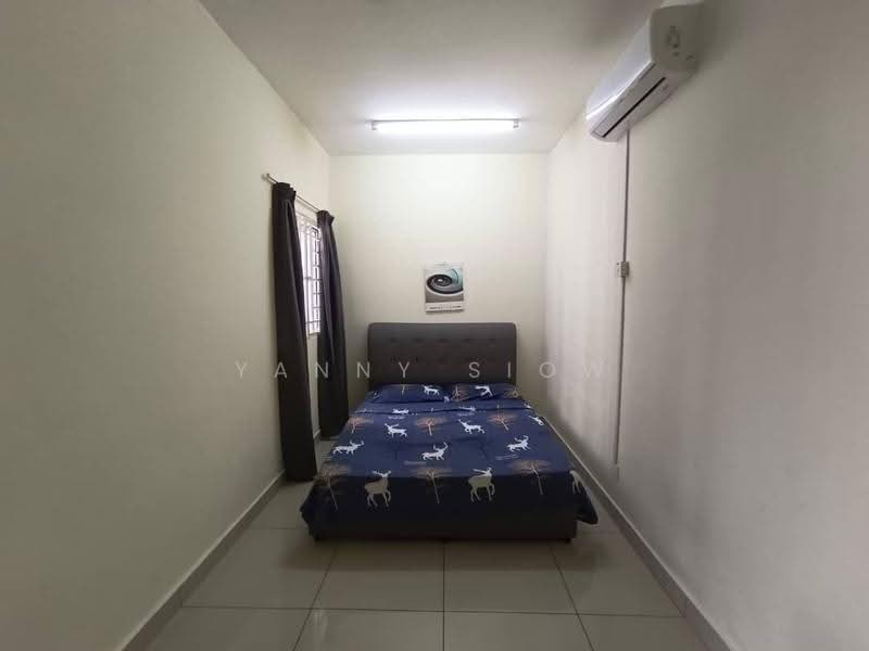 Kediaman Servis untuk Dijual di Platinum Lake PV 21 - Yanny Siow - Bedroom - PropertyGuru.com.my