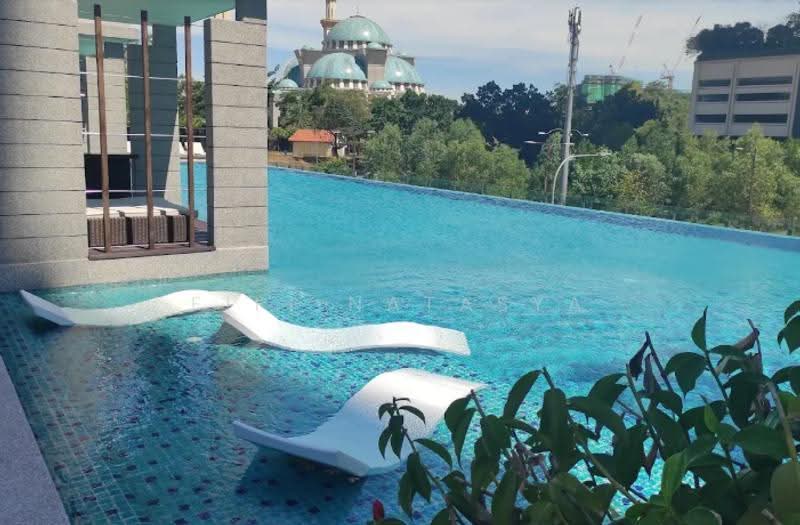 Kediaman Servis untuk Dijual di Met 1 Residences - Fifi Natasya - Pool - PropertyGuru.com.my