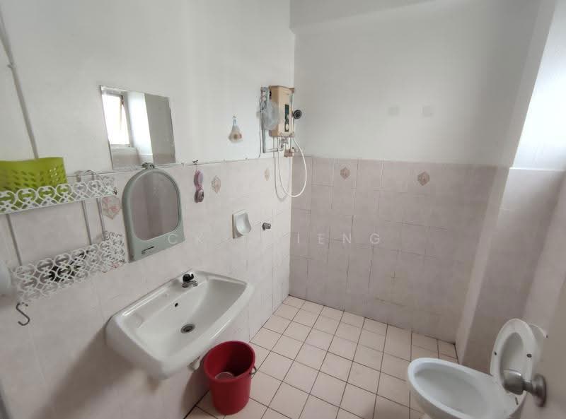 Condominium for Sale at Ridzuan Condominium - CK Chieng - Bathroom - PropertyGuru.com.my