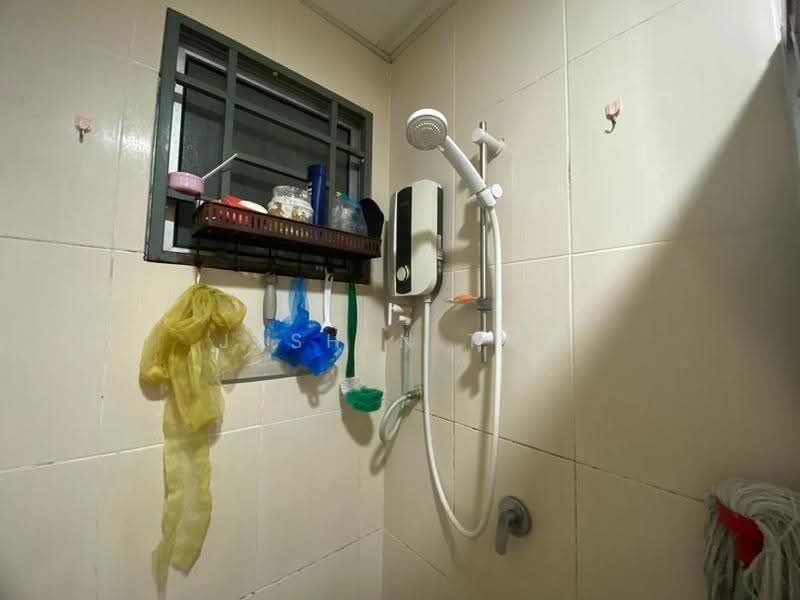 Kediaman Servis untuk Dijual di OUG Parklane - Jashen Tan - Bathroom - PropertyGuru.com.my