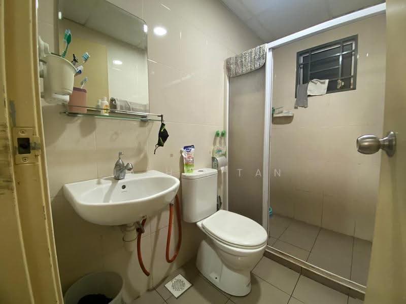 Kediaman Servis untuk Dijual di OUG Parklane - Jashen Tan - Bathroom - PropertyGuru.com.my