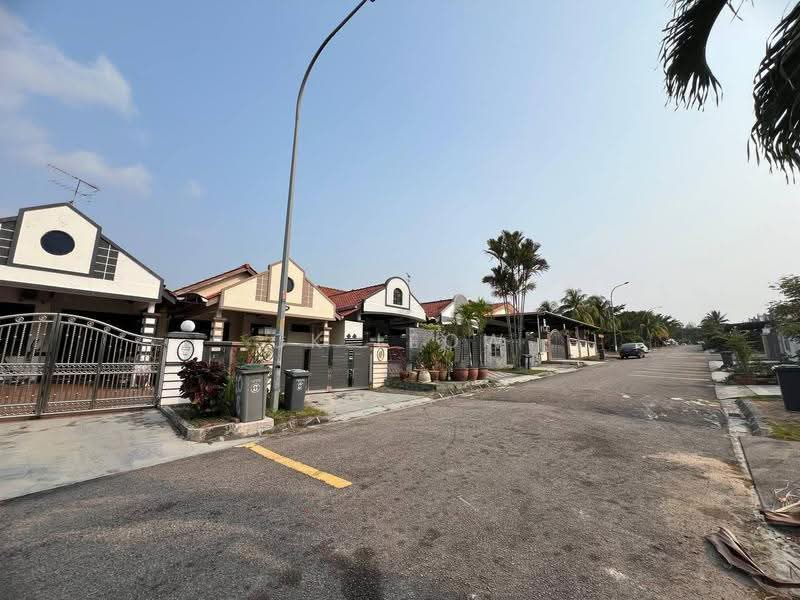 Rumah Teres 1-Tingkat untuk Disewa di Taman Pelangi Indah (Ulu Tiram) - Ck Leow - Exterior - PropertyGuru.com.my