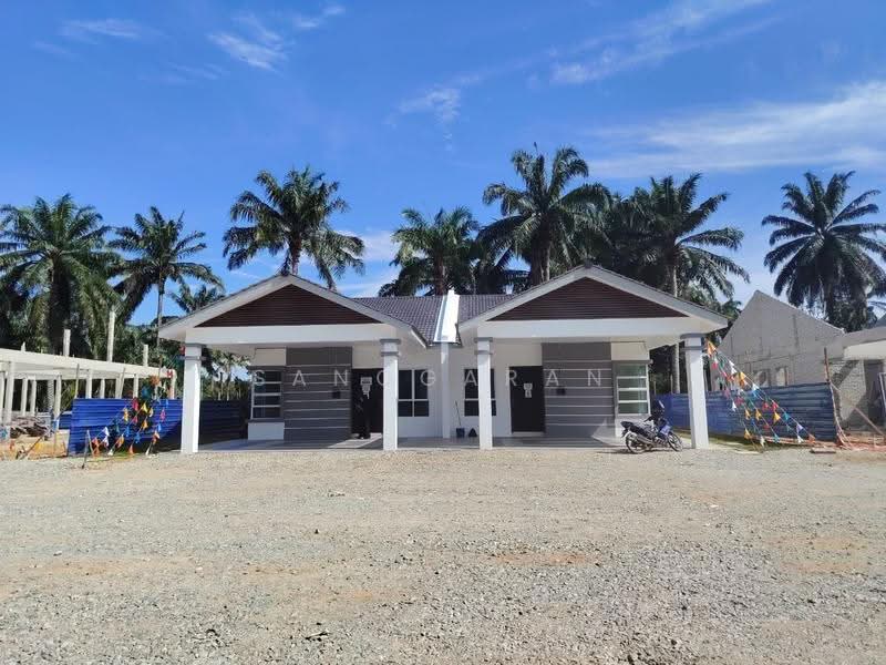 Rumah Berkembar untuk Dijual di Rumah Berkembar Setingkat di Taiping Perak (Taiping) - Sanggaran Muniandy - Exterior - PropertyGuru.com.my