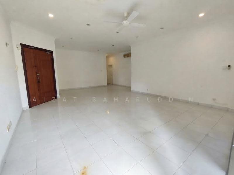 Pangsapuri untuk Disewa di Pangsapuri Villa Bolton - Aizat Baharuddin - Living Room - PropertyGuru.com.my