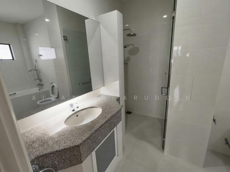 Pangsapuri untuk Disewa di Pangsapuri Villa Bolton - Aizat Baharuddin - Bathroom - PropertyGuru.com.my
