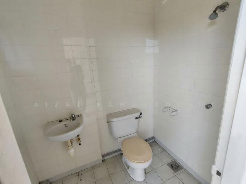 Pangsapuri untuk Disewa di Pangsapuri Villa Bolton - Aizat Baharuddin - Bathroom - PropertyGuru.com.my
