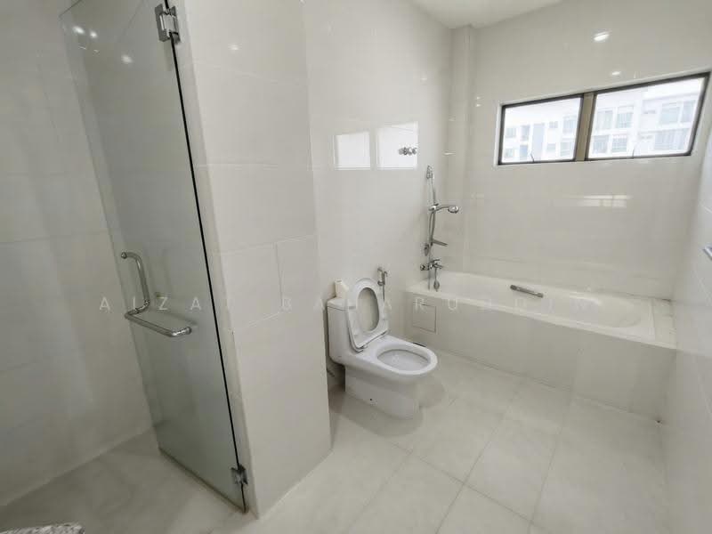 Pangsapuri untuk Disewa di Pangsapuri Villa Bolton - Aizat Baharuddin - Bathroom - PropertyGuru.com.my