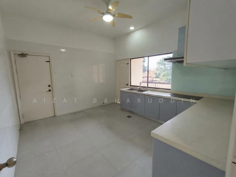 Pangsapuri untuk Disewa di Pangsapuri Villa Bolton - Aizat Baharuddin - Kitchen - PropertyGuru.com.my
