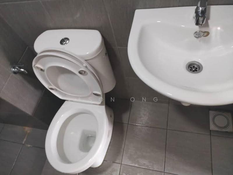 Kondominium untuk Disewa di Residensi Rampai II - Jason Ong - Bathroom - PropertyGuru.com.my