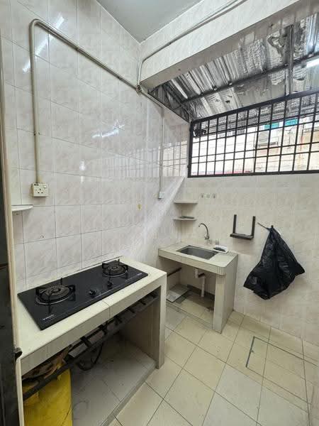 Rumah Teres untuk Disewa di Taman Klang Utama (Kapar) - Zaena Ng - Kitchen - PropertyGuru.com.my