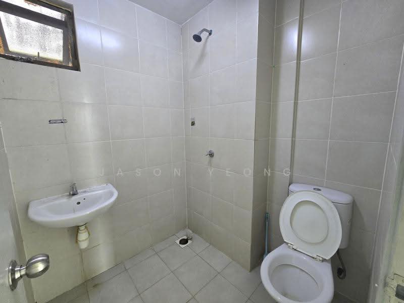 Pangsapuri untuk Dijual di Suria Ixora - Jason Yeong - Bathroom - PropertyGuru.com.my