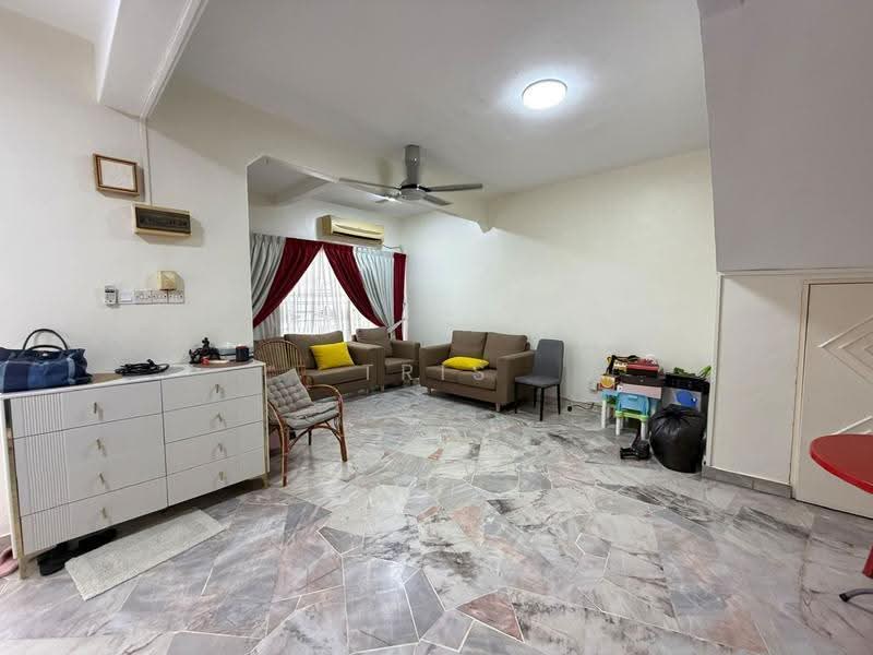 2-storey Terraced House for Sale in Taman Sri Bintang (Kepong) - Tris Jong - Living Room - PropertyGuru.com.my