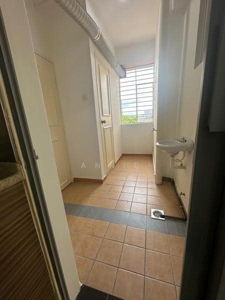 Kondominium untuk Dijual di Endah Puri - Annie Lee - Utility room, Toilet and Yard - PropertyGuru.com.my