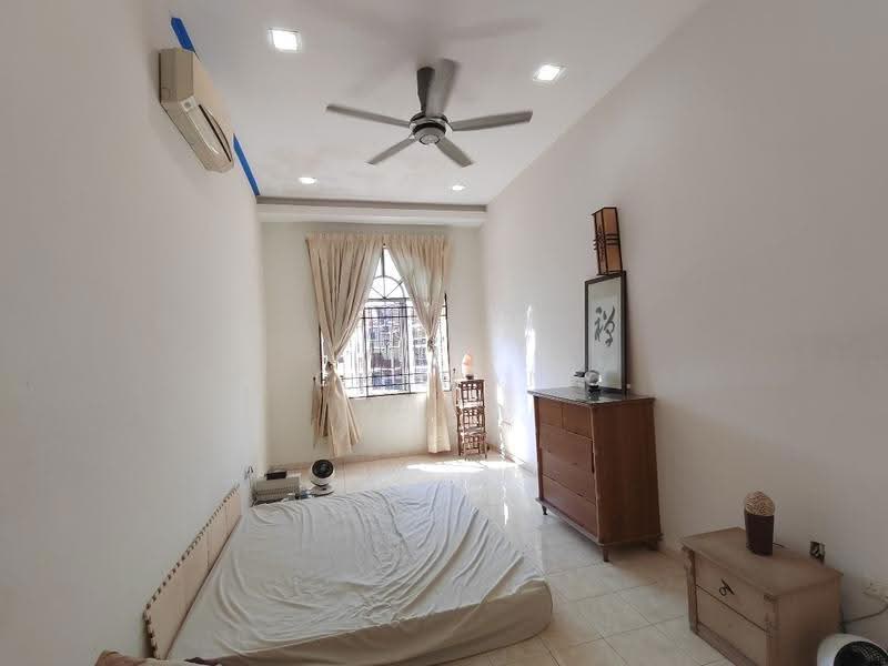 Rumah Berkembar untuk Dijual di Taman Cheng Setia (Cheng) - Carman Lua - Bedroom - PropertyGuru.com.my