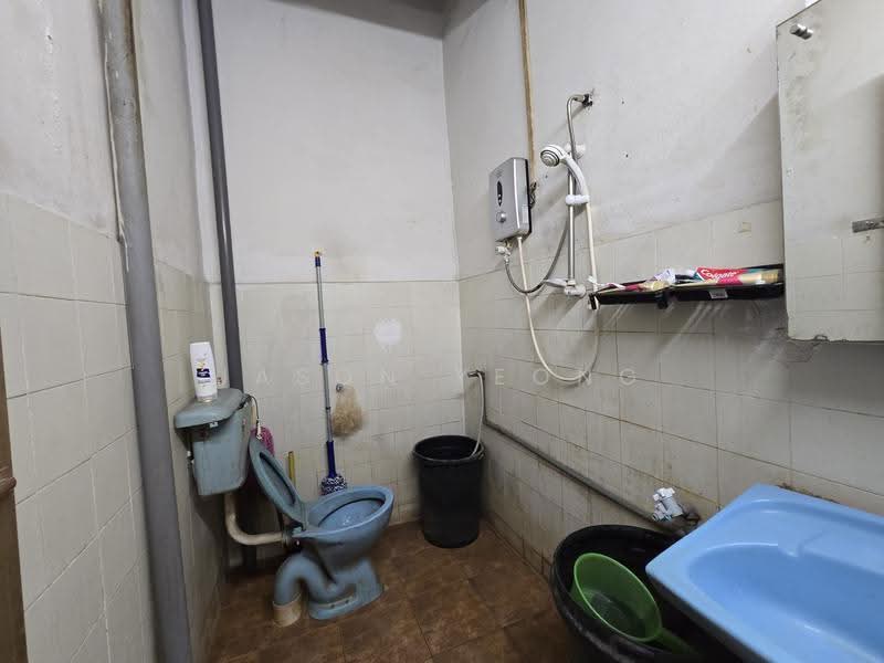 Terraced House for Sale in Taman Klang Utama (Kapar) - Jason Yeong - Bathroom - PropertyGuru.com.my