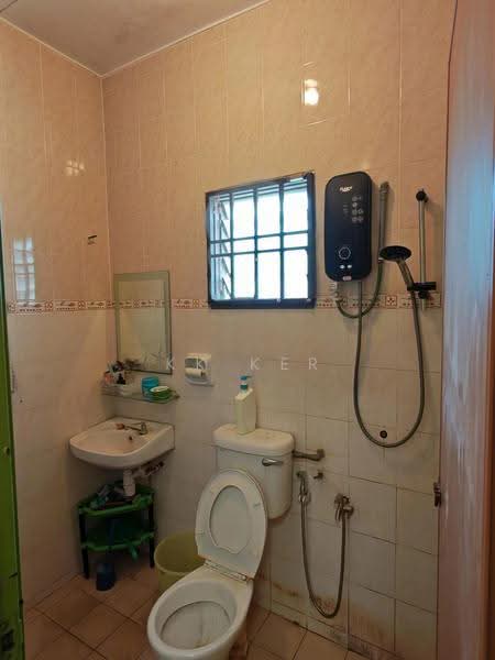 Rumah Teres 2-Tingkat untuk Disewa di Taman Putra Prima (Puchong) - Ker KK - Bathroom - PropertyGuru.com.my