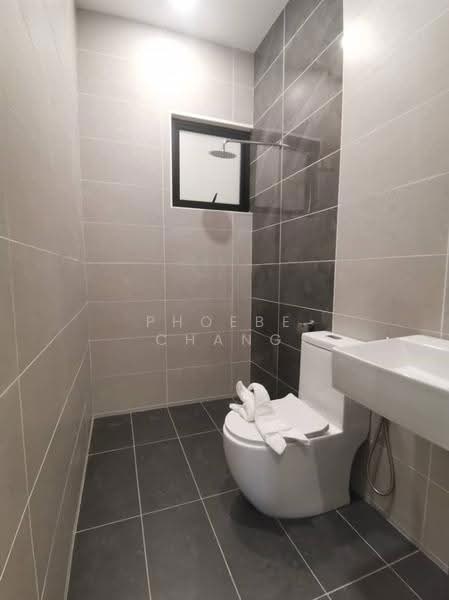 Kediaman Servis untuk Dijual di Loft 26 - Phoebe Chang - Bathroom - PropertyGuru.com.my