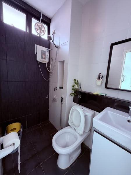 Service Residence for Sale at Sky Peak Residences - Jason Khoo - Bathroom - PropertyGuru.com.my