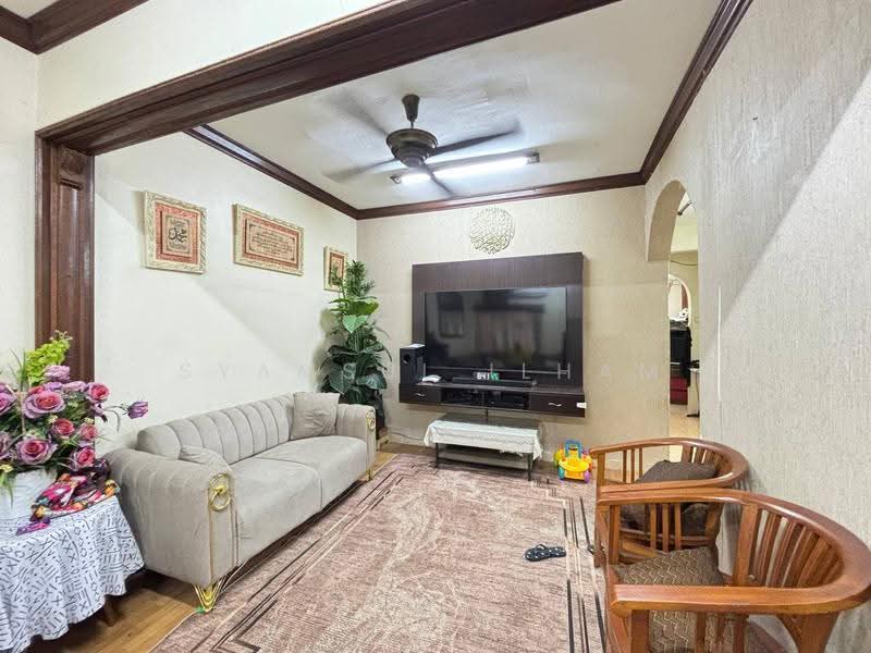 Rumah Teres 2-Tingkat untuk Dijual di Shah Alam (Selangor) - Syamsul Ilham - Living Room - PropertyGuru.com.my