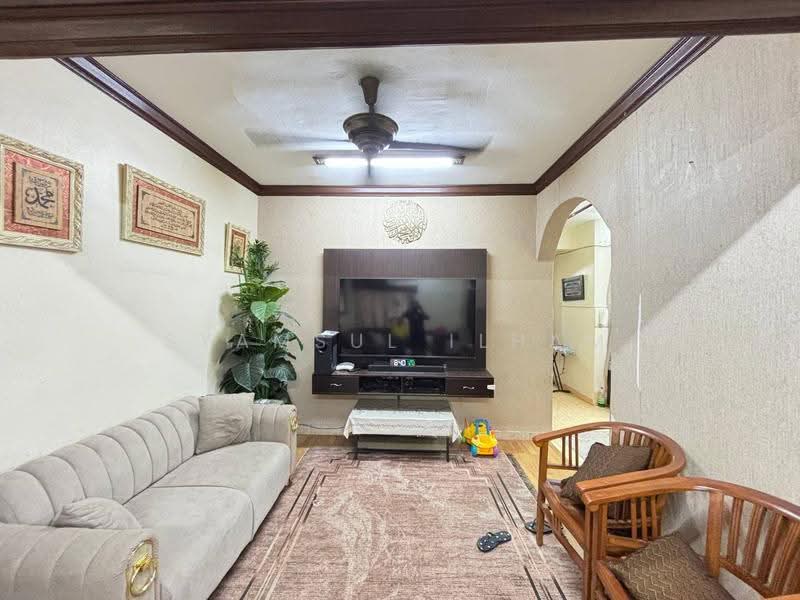 Rumah Teres 2-Tingkat untuk Dijual di Shah Alam (Selangor) - Syamsul Ilham - Living Room - PropertyGuru.com.my