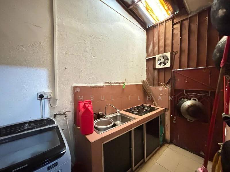 Rumah Teres 2-Tingkat untuk Dijual di Shah Alam (Selangor) - Syamsul Ilham - Kitchen - PropertyGuru.com.my