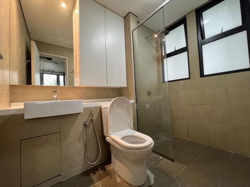 Kediaman Servis untuk Dijual di Radia Residences - Lester Lee - Bathroom - PropertyGuru.com.my