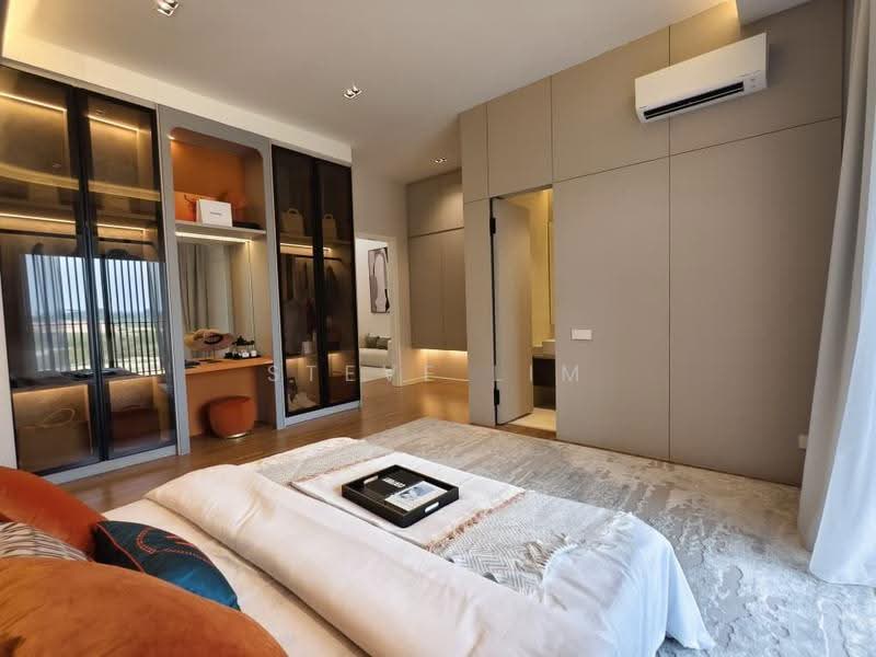 Rumah Teres 2-Tingkat untuk Dijual di Bandar Rimbayu (Telok Panglima Garang) - Steve Lim - Master Bedroom - PropertyGuru.com.my