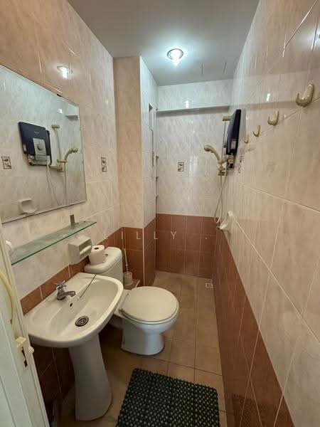 Apartment for Rent at University Place (Plaza Ivory) - Lilly . - Bathroom - PropertyGuru.com.my