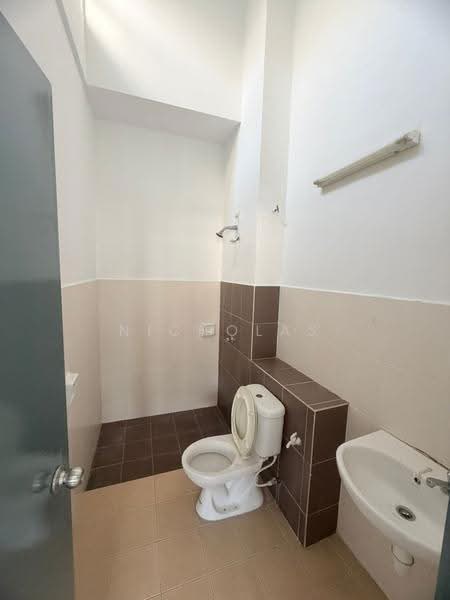 2-storey Terraced House for Sale in Semenyih (Selangor) - Nicholas Lim - Bathroom - PropertyGuru.com.my