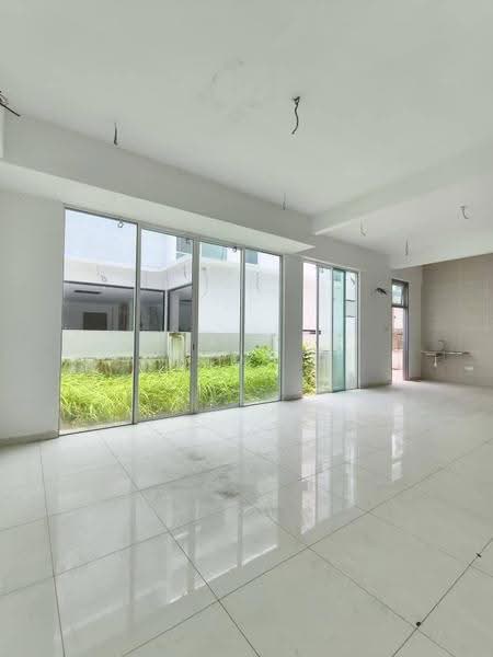 Cluster House for Sale in Taman Mount Austin (Tebrau) - Ivy Low - Living Room - PropertyGuru.com.my