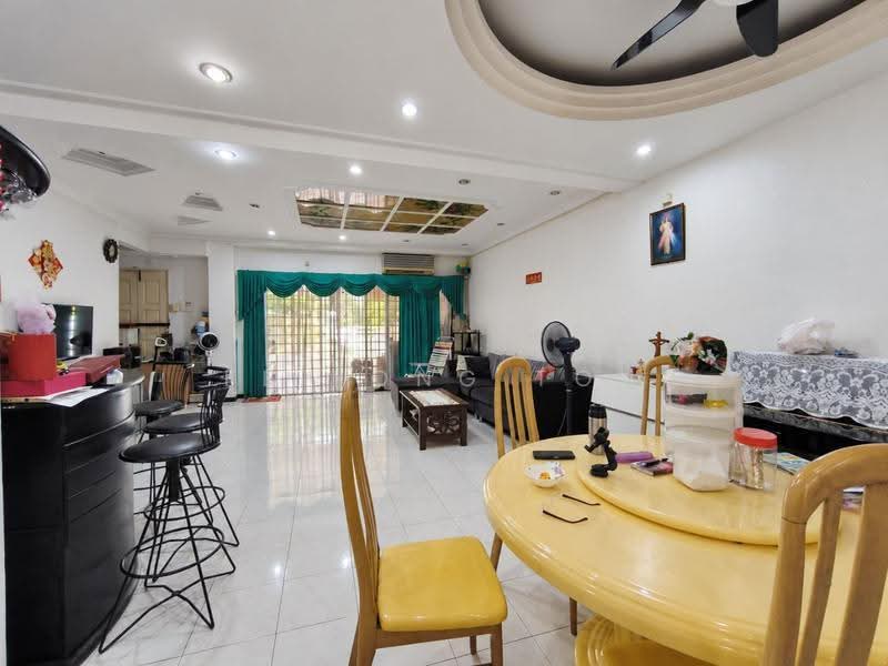 Rumah Teres 2-Tingkat untuk Dijual di Taman Daya (Johor Bahru) - Ee Fong Toh - Living Room - PropertyGuru.com.my