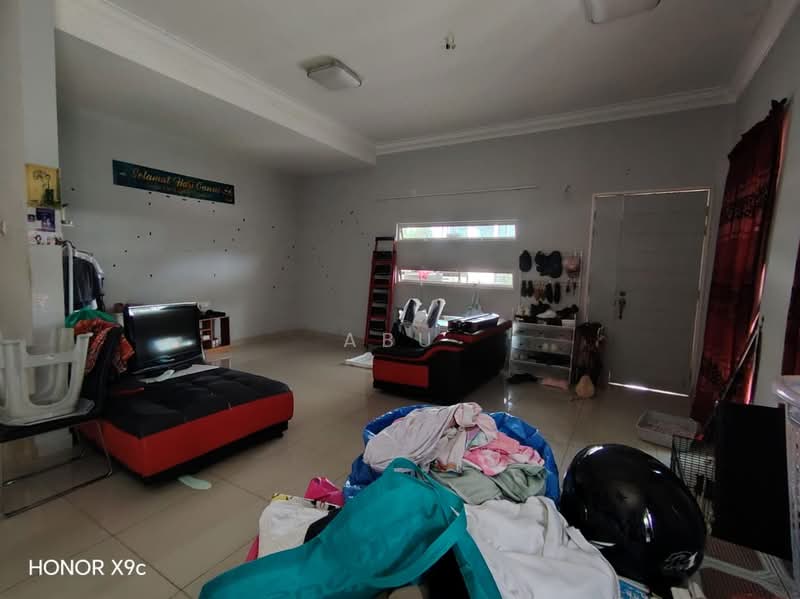 Rumah Teres 2-Tingkat untuk Dijual di Taman Seri Austin (Tebrau) - Abu Mansur - Living Room - PropertyGuru.com.my