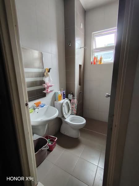 Rumah Teres 2-Tingkat untuk Dijual di Taman Seri Austin (Tebrau) - Abu Mansur - Bathroom - PropertyGuru.com.my