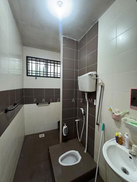 Semi-Detached House for Sale in Kuantan (Pahang) - Faiz Azmi - Bathroom - PropertyGuru.com.my